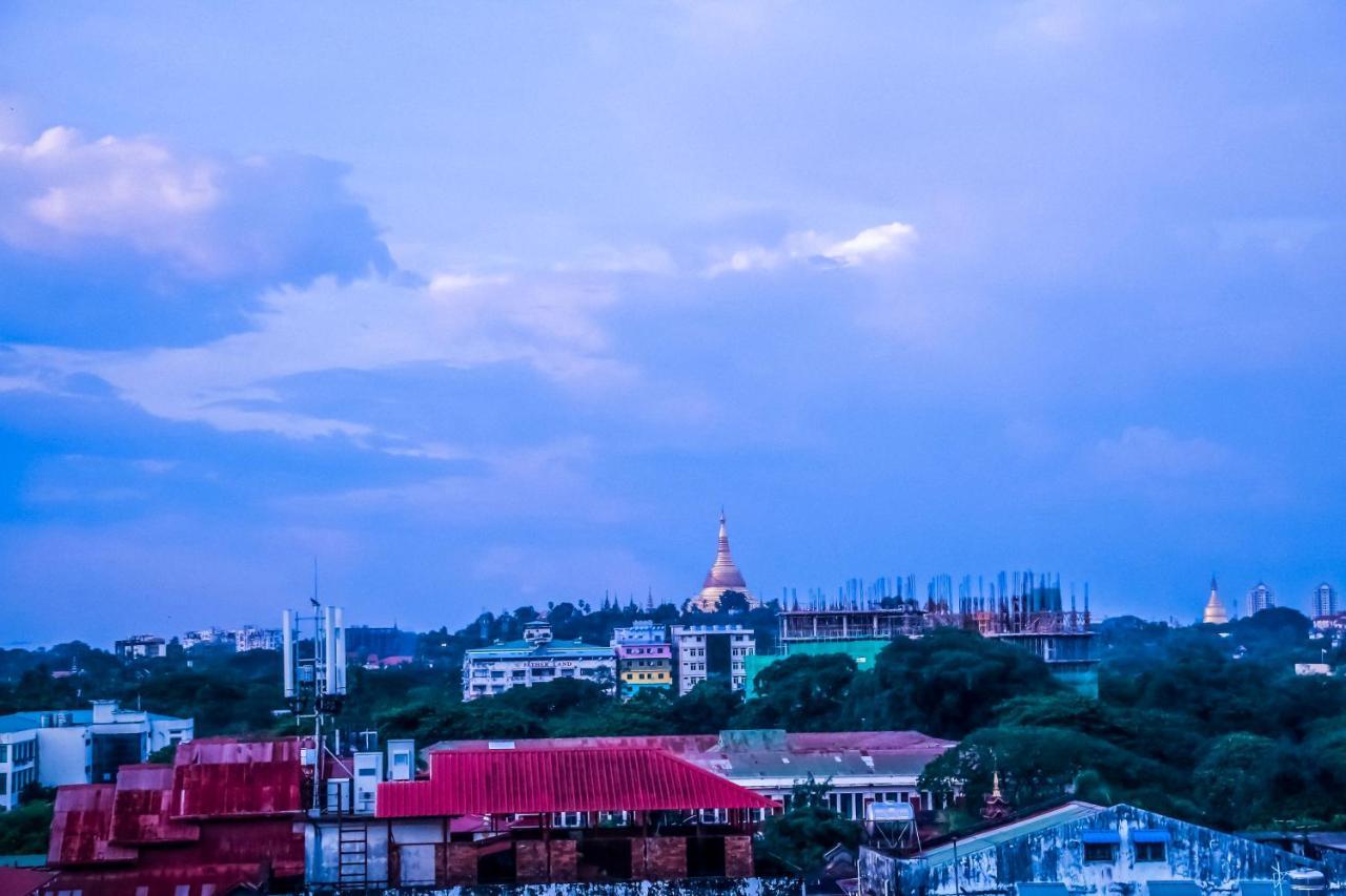 The Lodge Yangon Hostel Екстериор снимка