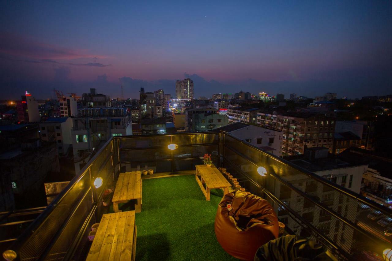 The Lodge Yangon Hostel Екстериор снимка